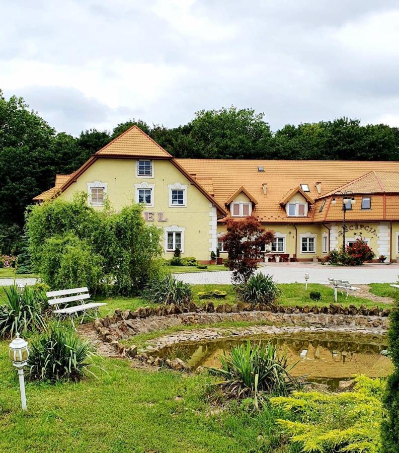 Willa Park Ostrowiec Świętokrzyski Buitenkant foto