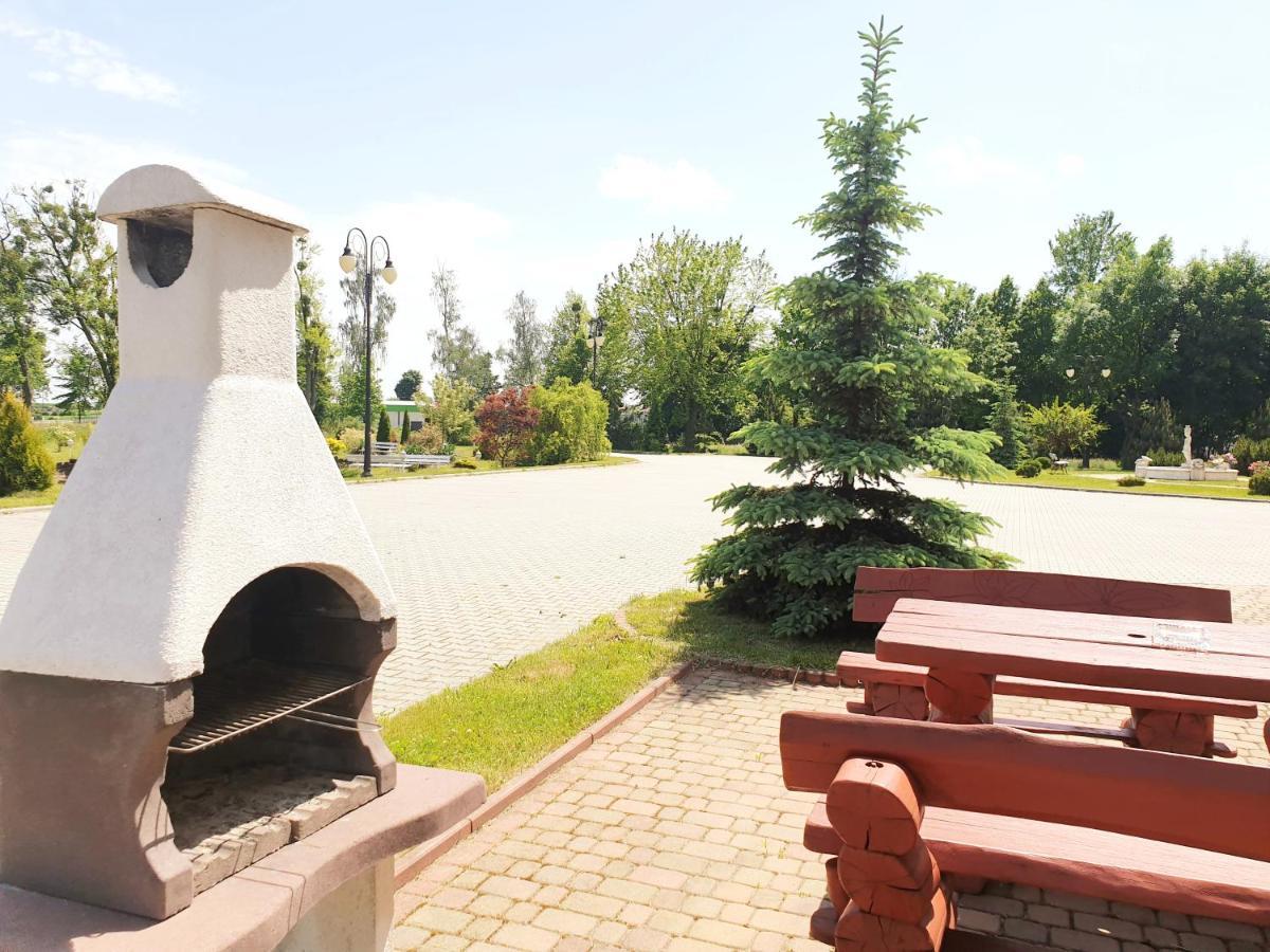 Willa Park Ostrowiec Świętokrzyski Buitenkant foto