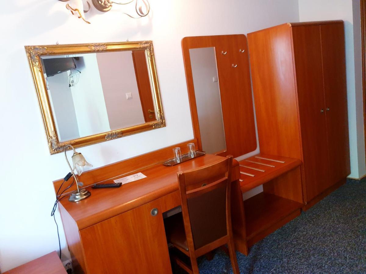 Willa Park Ostrowiec Świętokrzyski Buitenkant foto