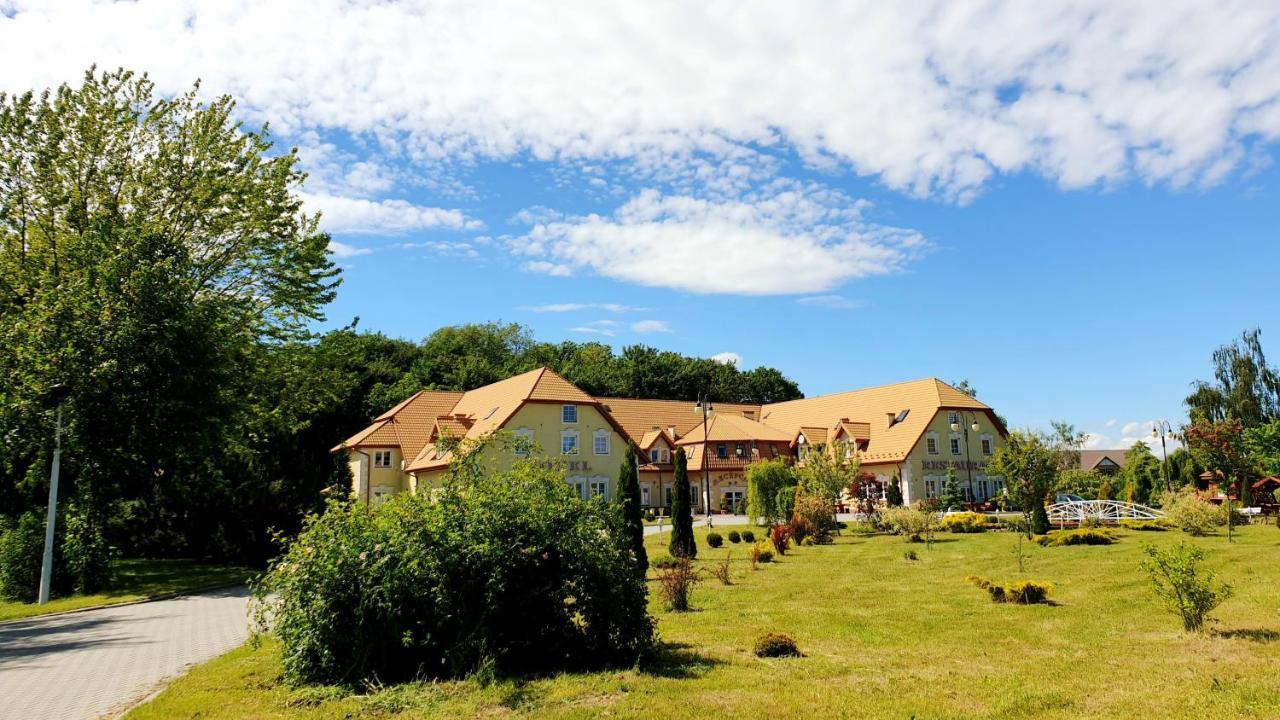 Willa Park Ostrowiec Świętokrzyski Buitenkant foto