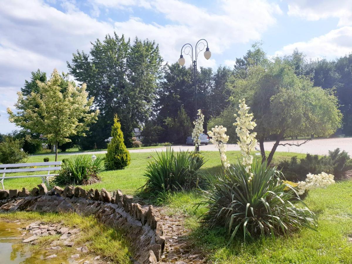 Willa Park Ostrowiec Świętokrzyski Buitenkant foto