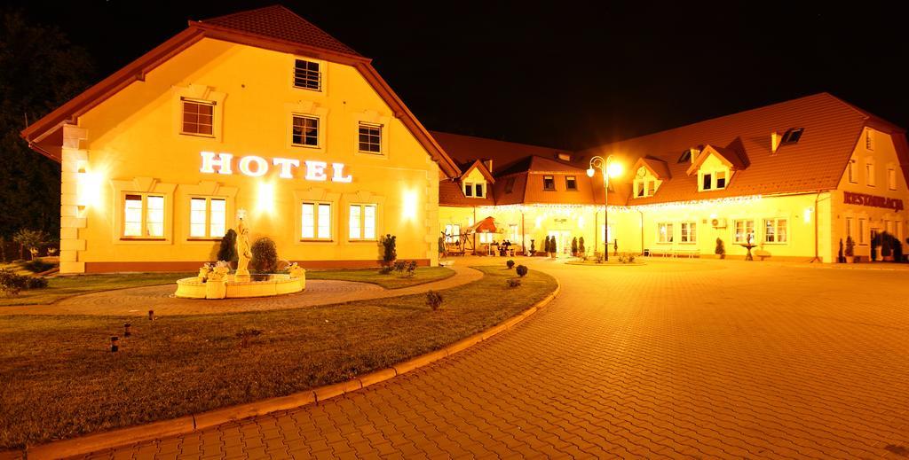 Willa Park Ostrowiec Świętokrzyski Buitenkant foto